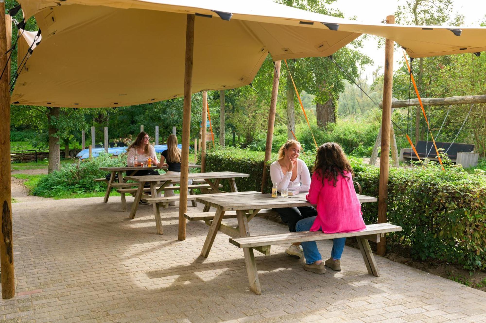 Stayokay Hostel Dordrecht - Nationaal Park De Biesbosch Экстерьер фото